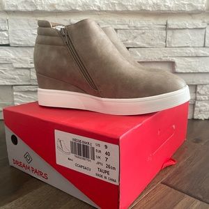 DreamPairs wedge sneakers